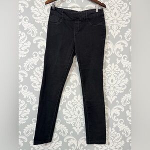10/$25 • Blue Crush Pull On Black Skinny Jeans